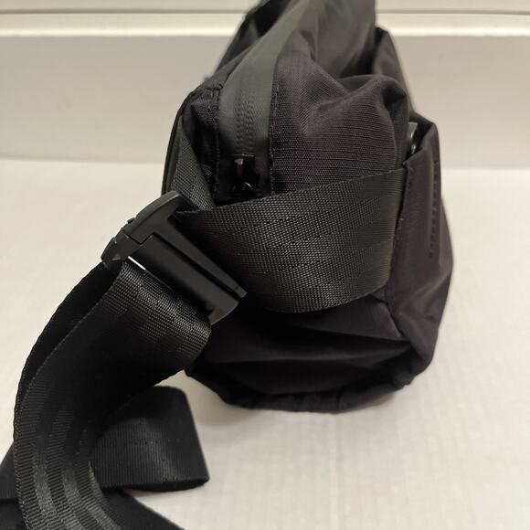 Duchamp London Crossbody Bag Black Travel Sling Waist Fanny Pack New without tag - Picture 6 of 11